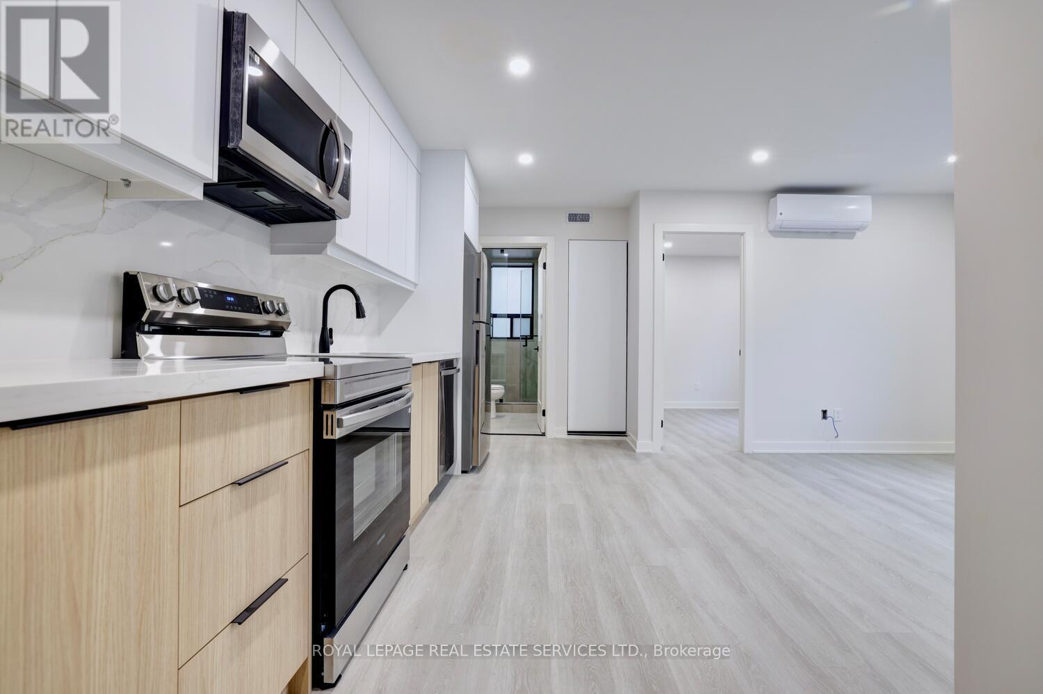 












21 - 20 DUKE STREET

,
Hamilton,




Ontario
L8P1X1


