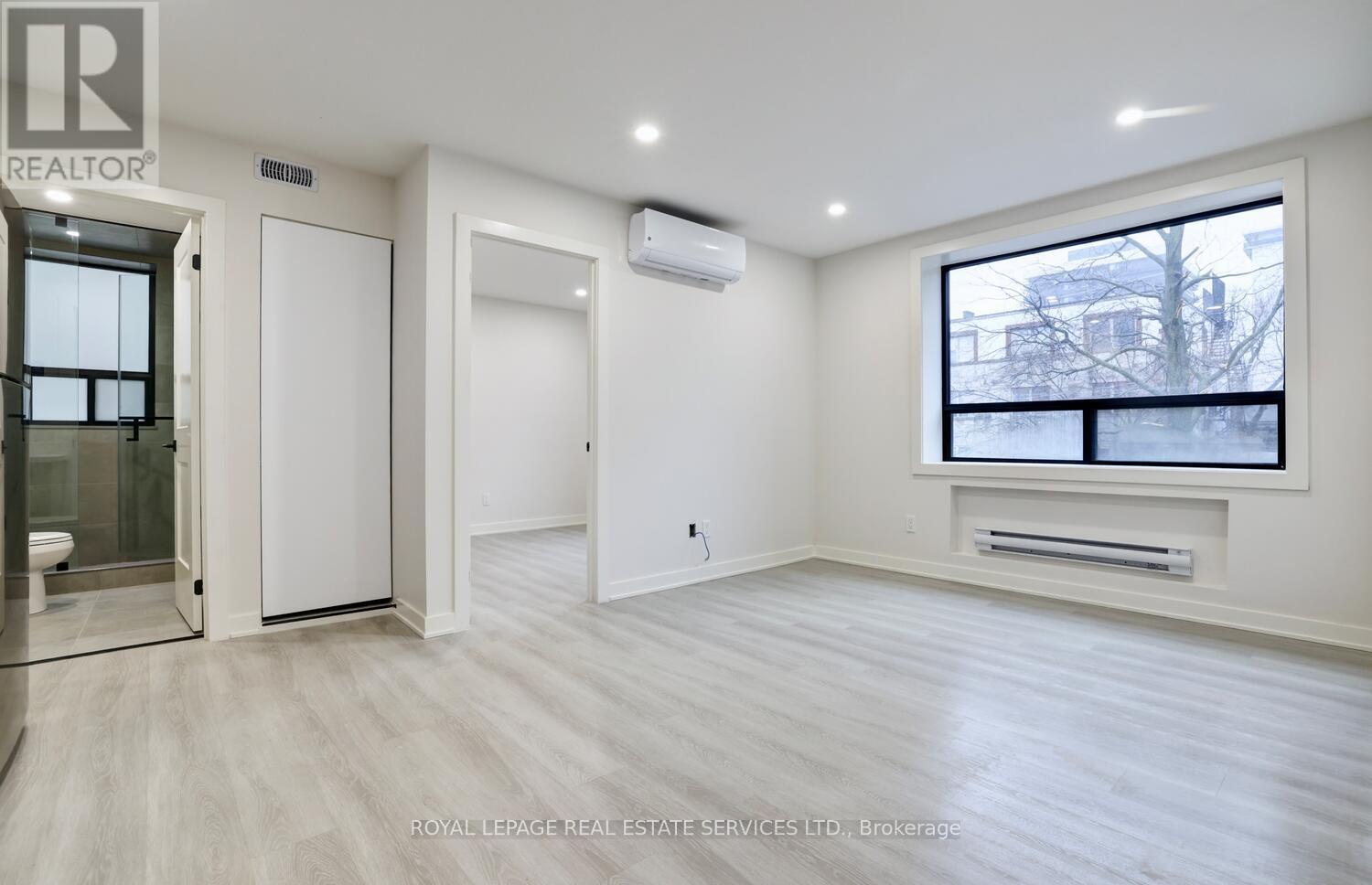 












21 - 20 DUKE STREET

,
Hamilton,




Ontario
L8P1X1

