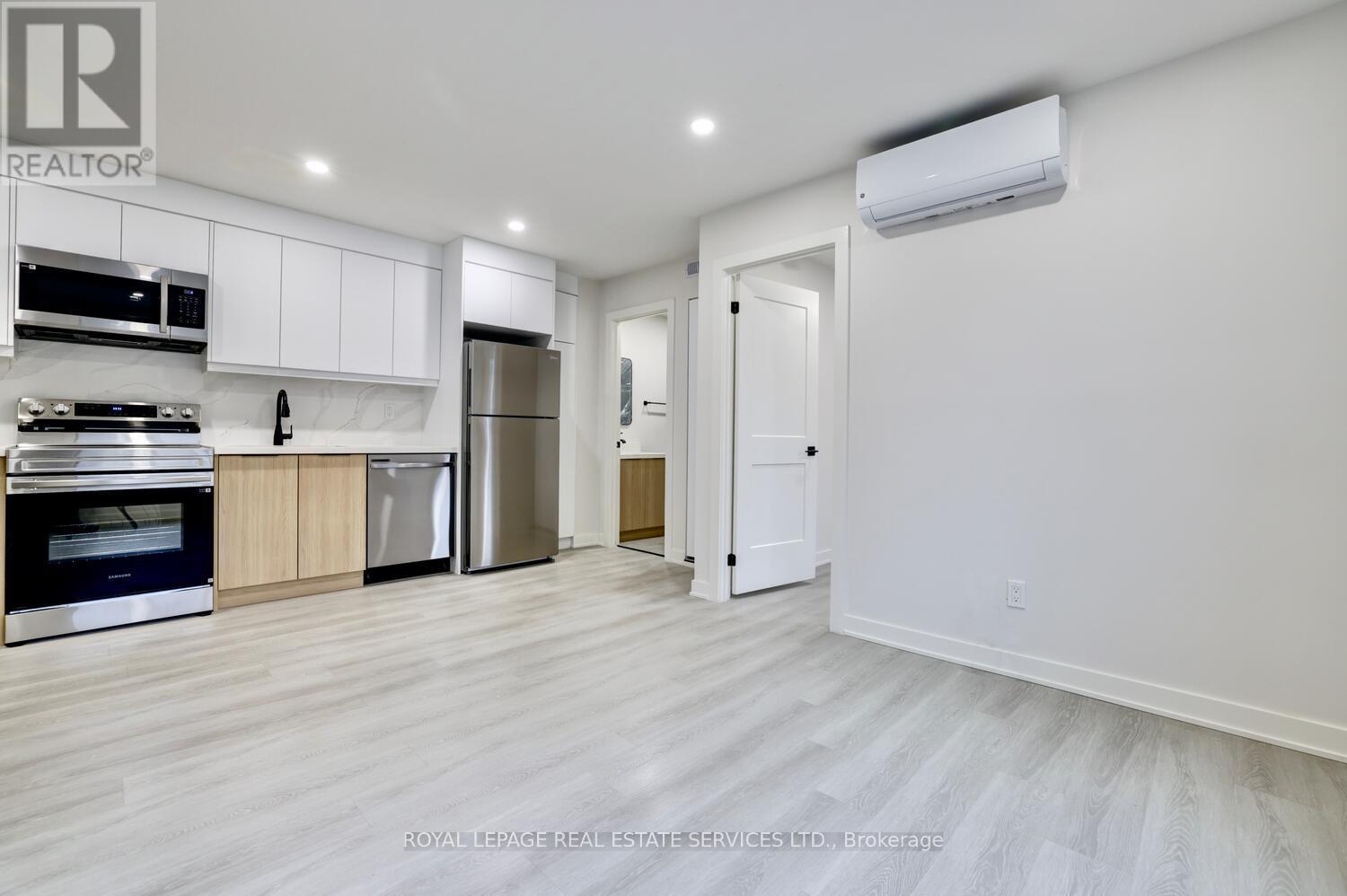 












21 - 20 DUKE STREET

,
Hamilton,




Ontario
L8P1X1

