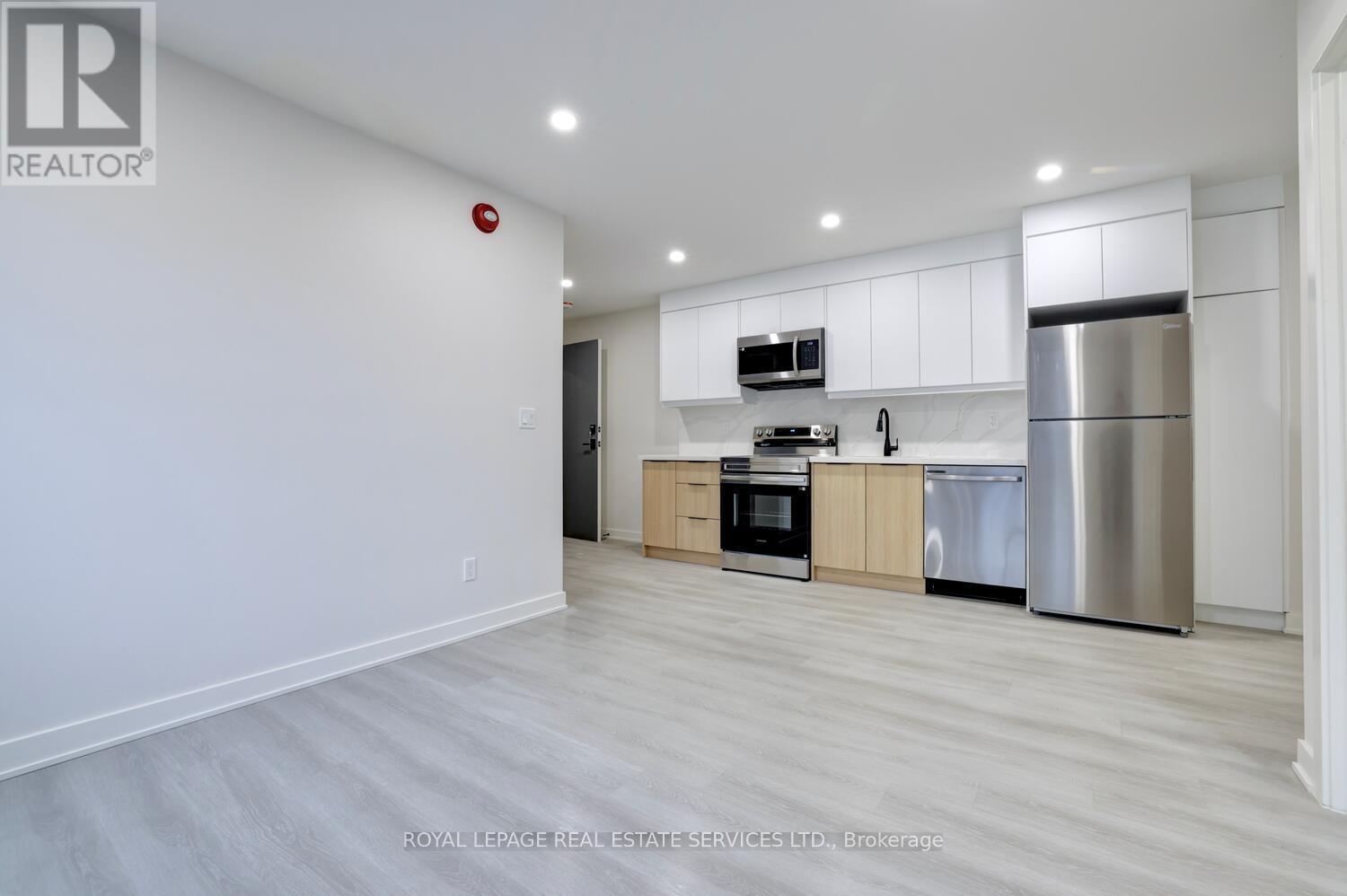 












21 - 20 DUKE STREET

,
Hamilton,




Ontario
L8P1X1

