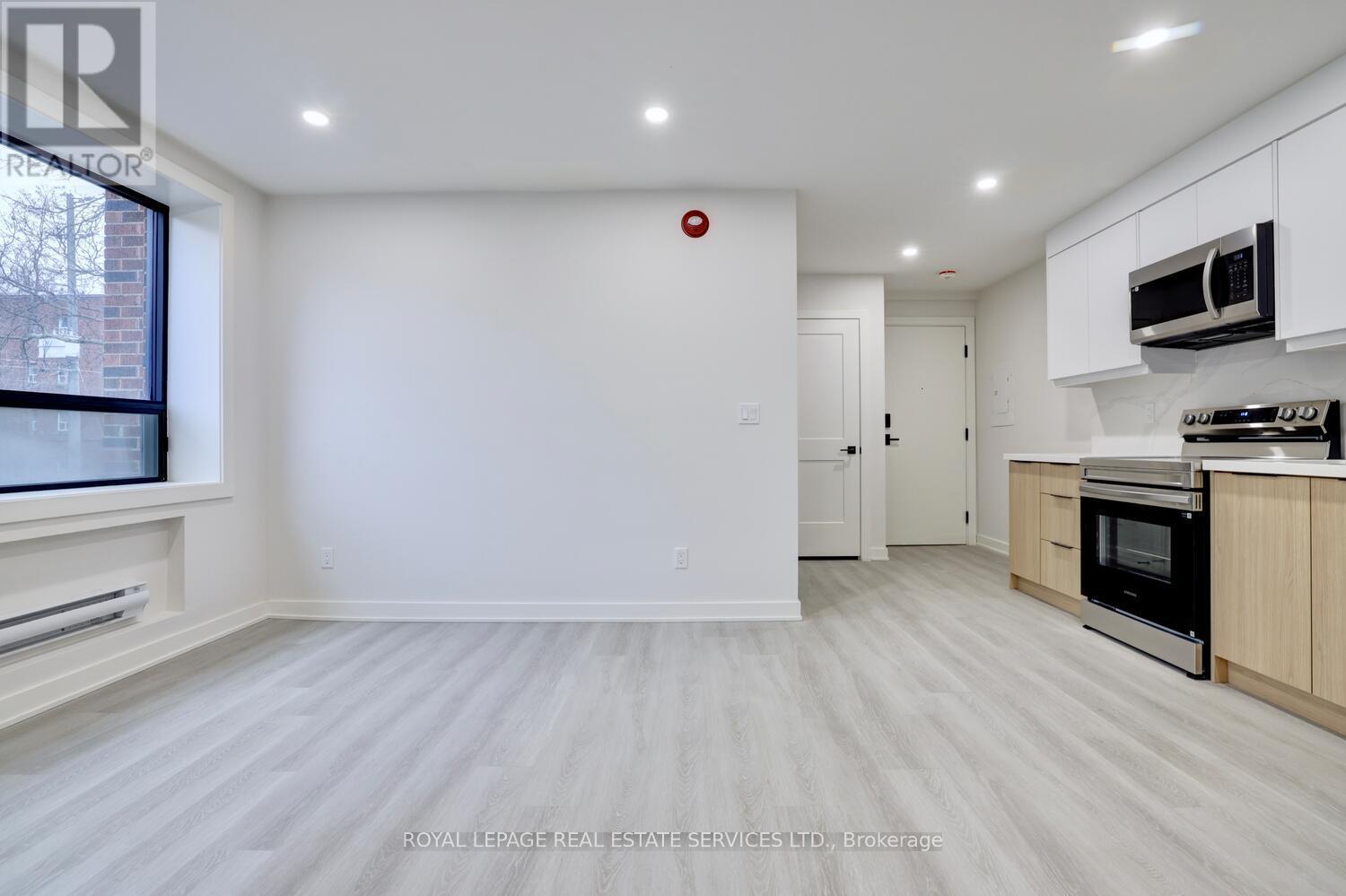 












21 - 20 DUKE STREET

,
Hamilton,




Ontario
L8P1X1

