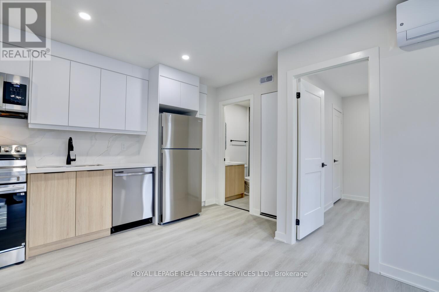 












21 - 20 DUKE STREET

,
Hamilton,




Ontario
L8P1X1

