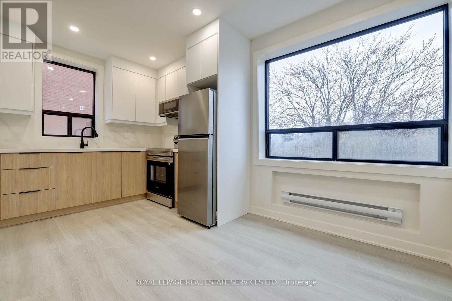 












21 - 20 DUKE STREET

,
Hamilton,




Ontario
L8P1X1

