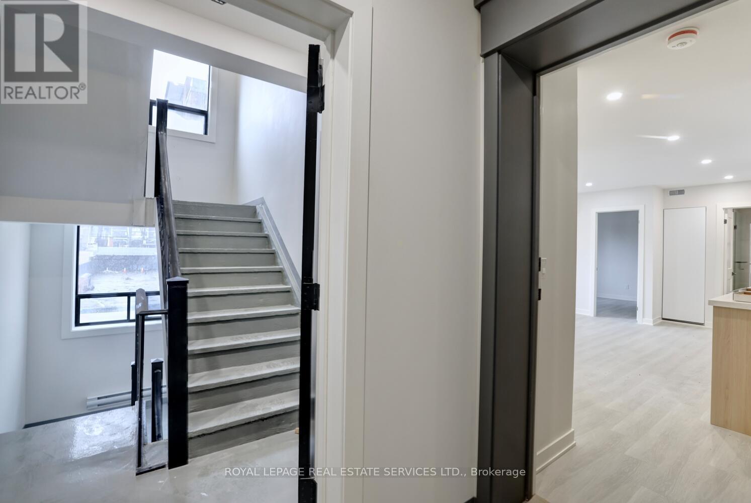 












21 - 20 DUKE STREET

,
Hamilton,




Ontario
L8P1X1

