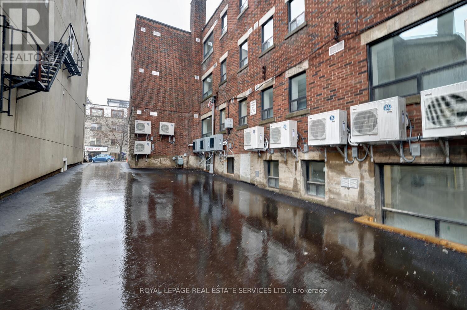 












21 - 20 DUKE STREET

,
Hamilton,




Ontario
L8P1X1

