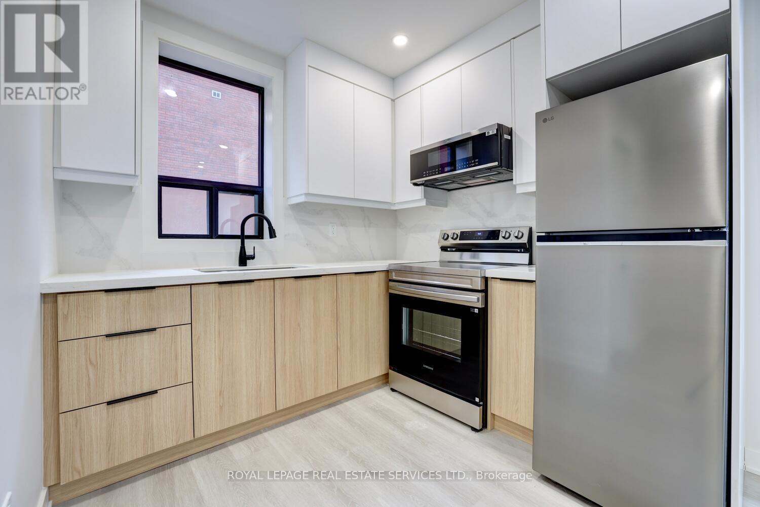 












21 - 20 DUKE STREET

,
Hamilton,




Ontario
L8P1X1


