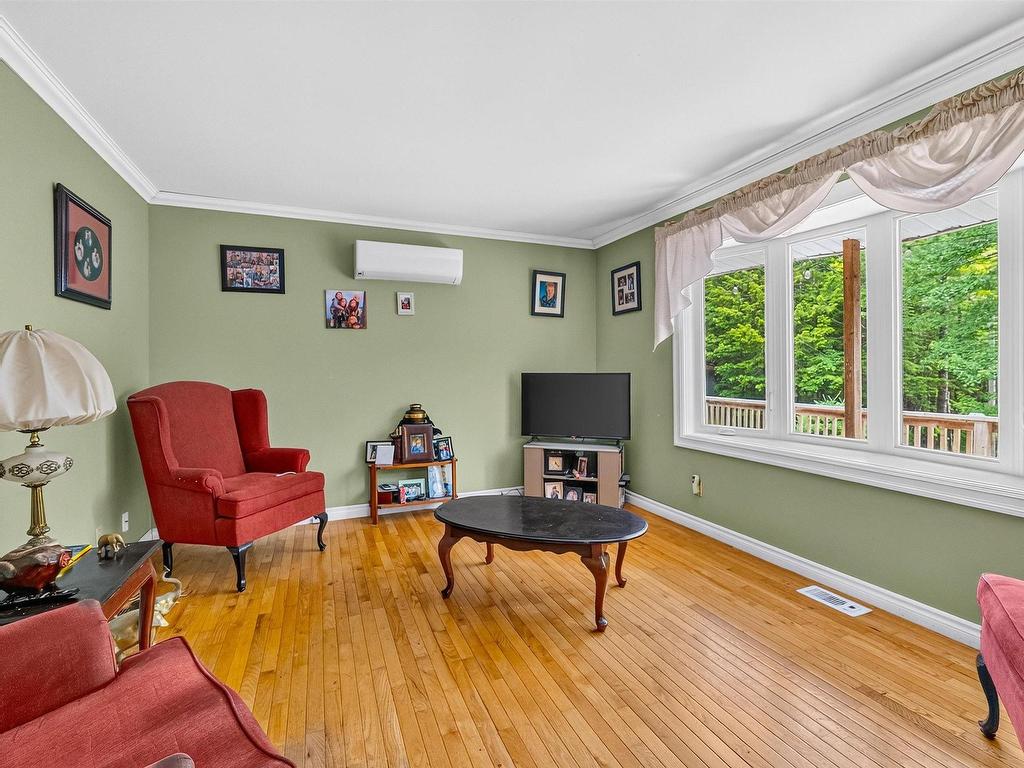 












70 Station Road

,
Kinsac,




NS
B4G 1C8

