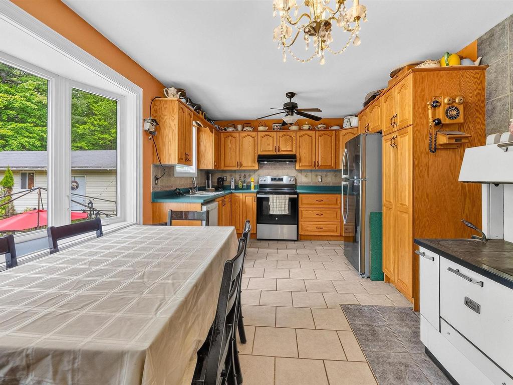 












70 Station Road

,
Kinsac,




NS
B4G 1C8

