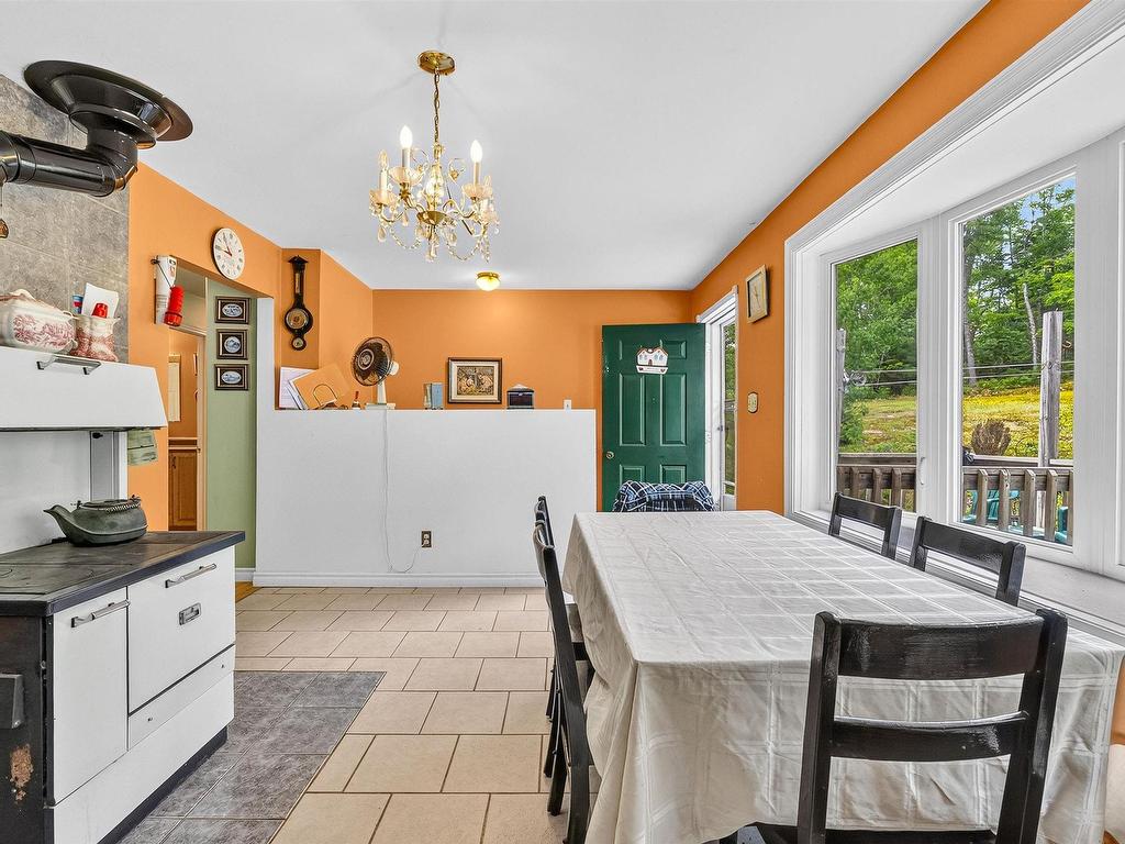 












70 Station Road

,
Kinsac,




NS
B4G 1C8

