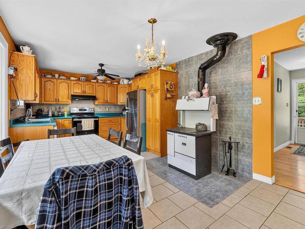 












70 Station Road

,
Kinsac,




NS
B4G 1C8

