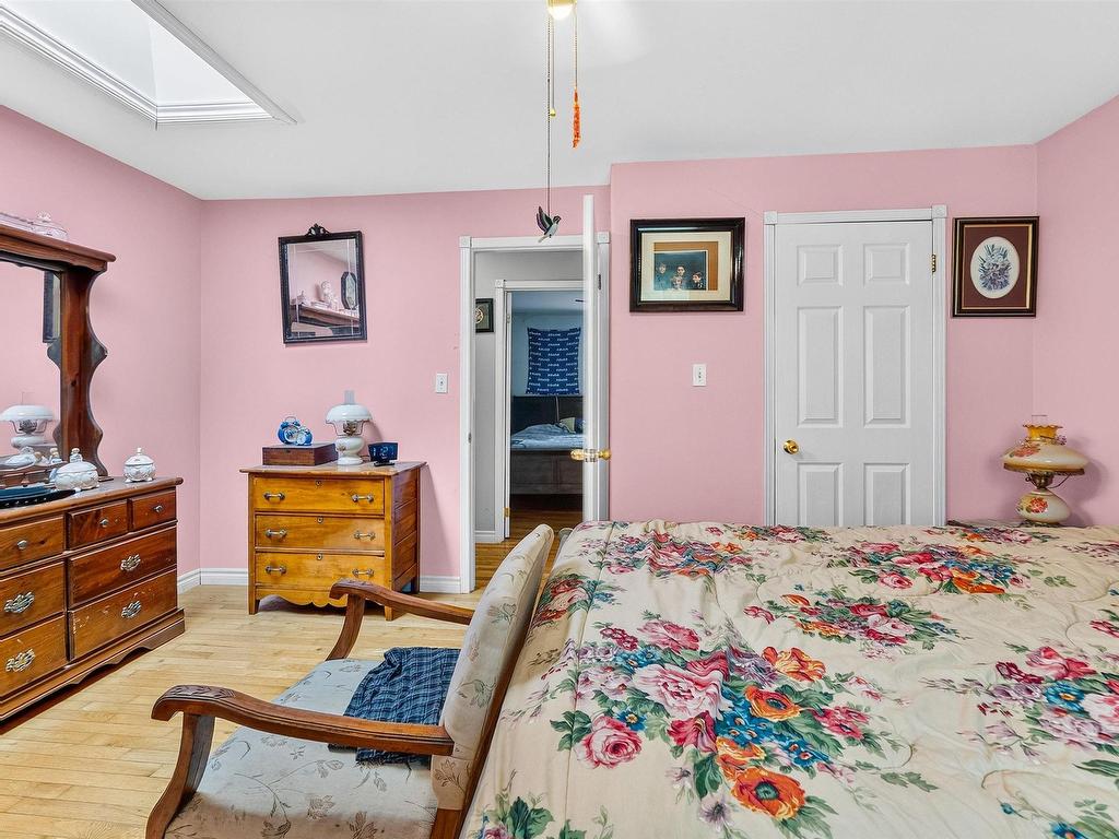 












70 Station Road

,
Kinsac,




NS
B4G 1C8

