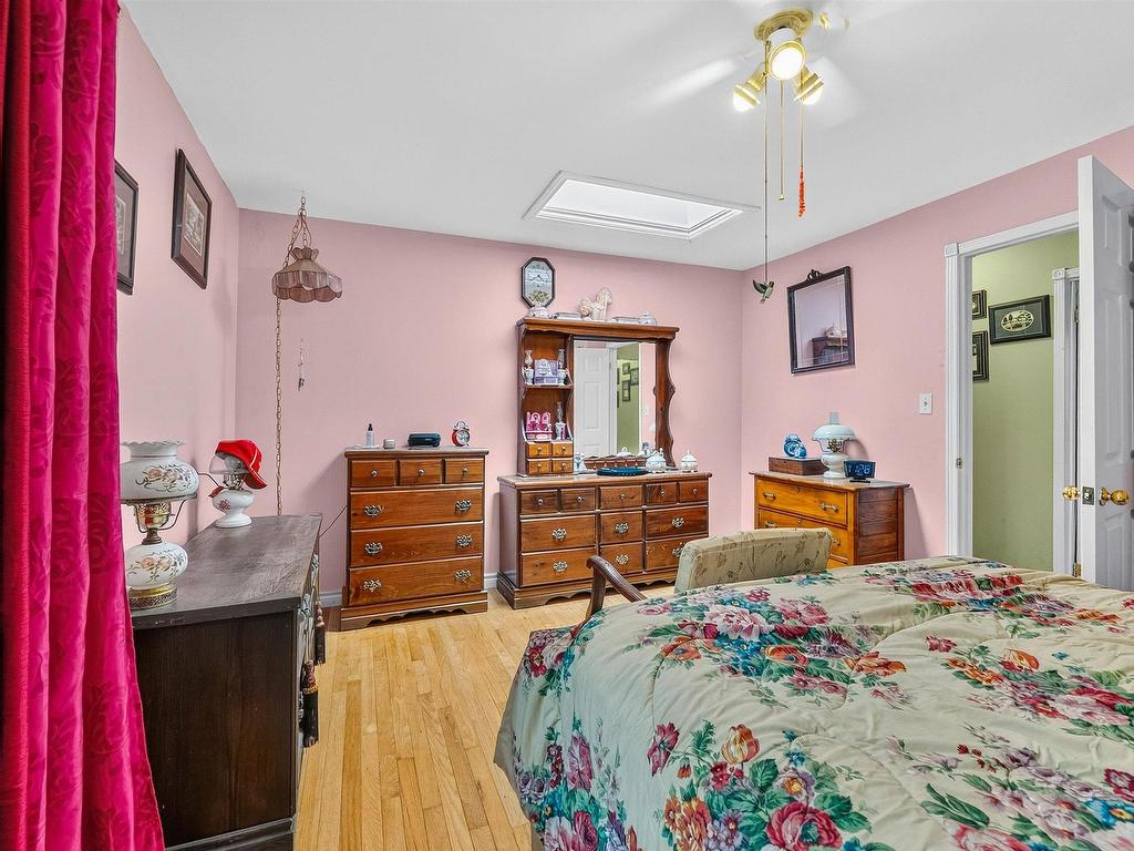 












70 Station Road

,
Kinsac,




NS
B4G 1C8

