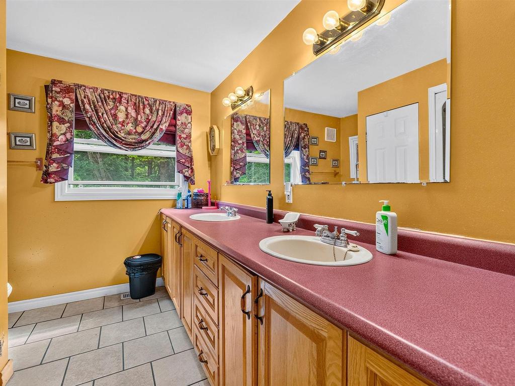 












70 Station Road

,
Kinsac,




NS
B4G 1C8

