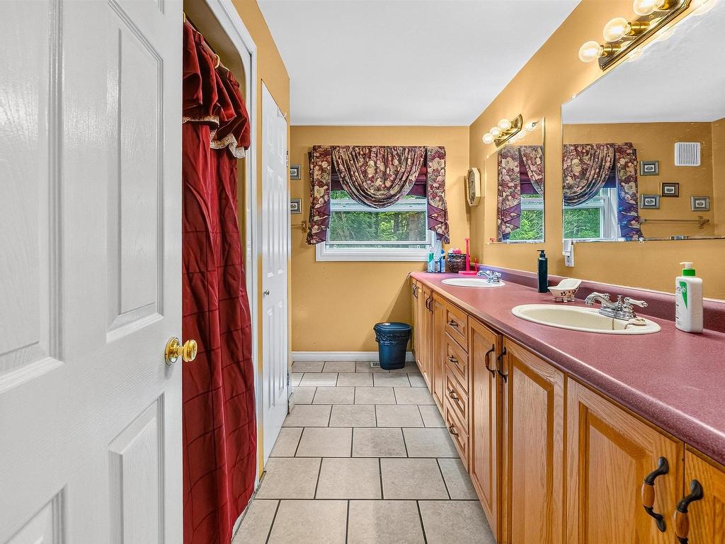 












70 Station Road

,
Kinsac,




NS
B4G 1C8

