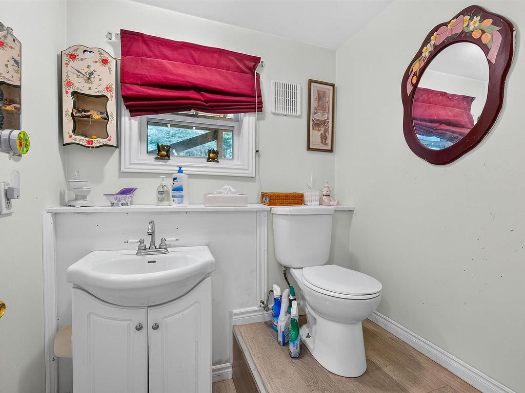












70 Station Road

,
Kinsac,




NS
B4G 1C8

