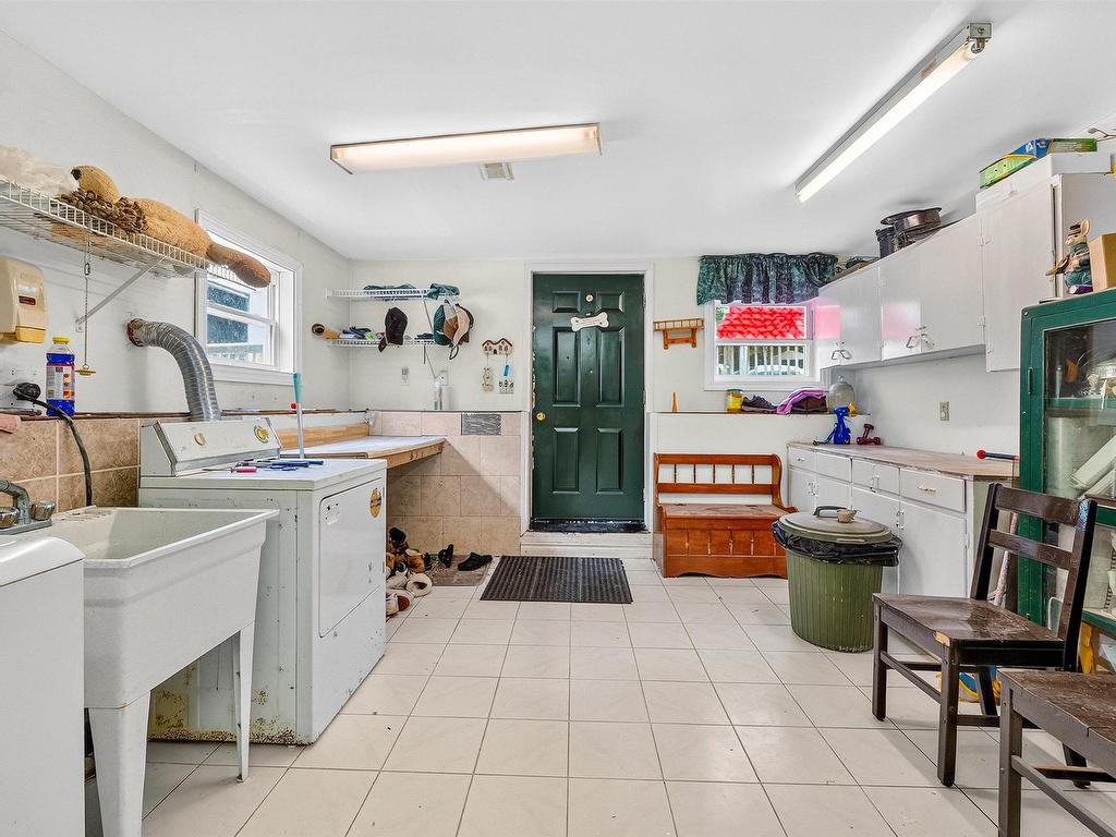 












70 Station Road

,
Kinsac,




NS
B4G 1C8

