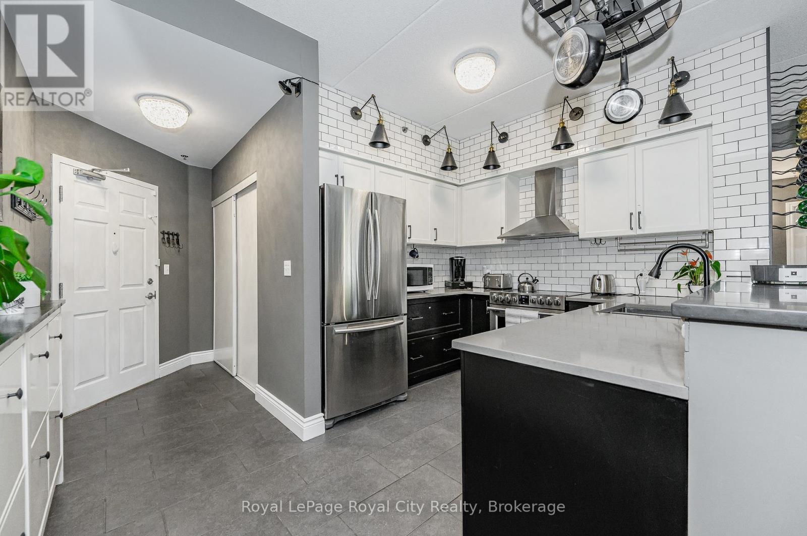 












102 - 308 WATSON PARKWAY N

,
Guelph (Grange Road),




Ontario
N1E0G7

