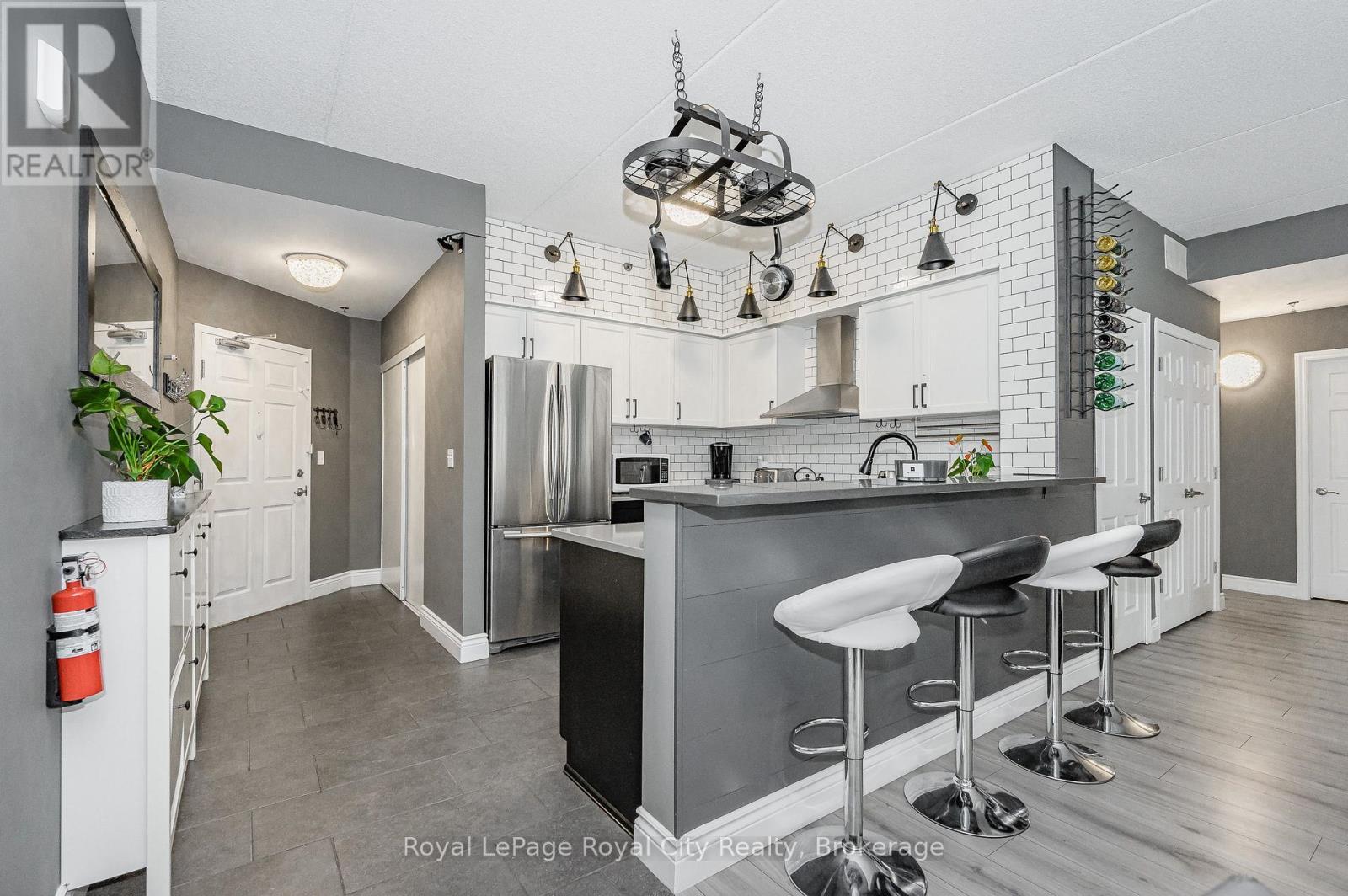 












102 - 308 WATSON PARKWAY N

,
Guelph (Grange Road),




Ontario
N1E0G7

