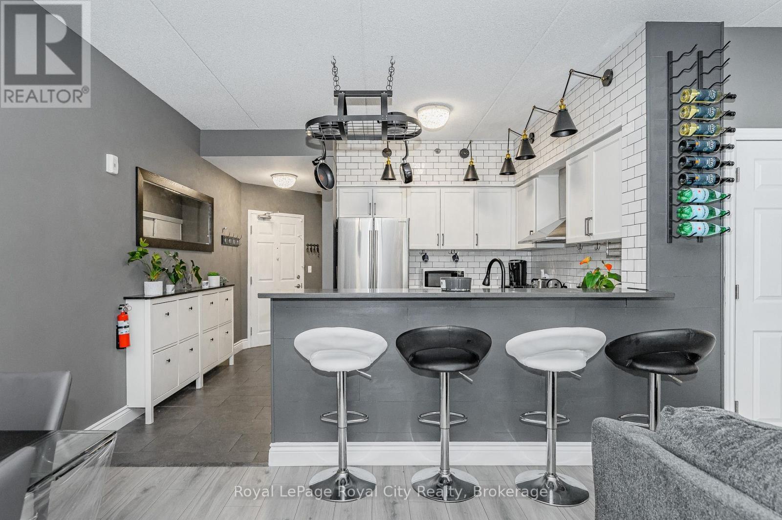












102 - 308 WATSON PARKWAY N

,
Guelph (Grange Road),




Ontario
N1E0G7

