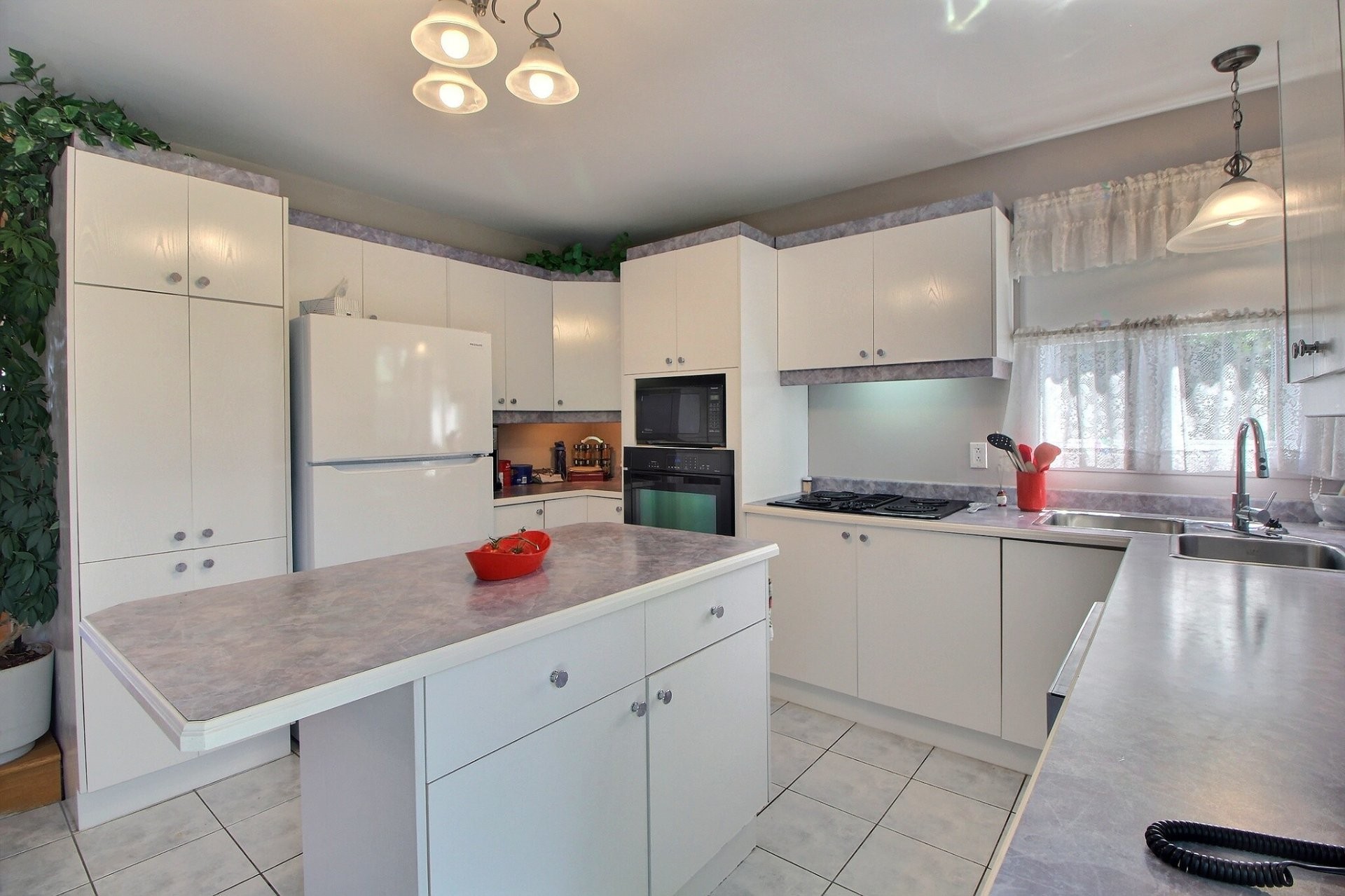









1960


Av. Albert-Dufresne

,
Shawinigan,




QC
G9P4Y4


