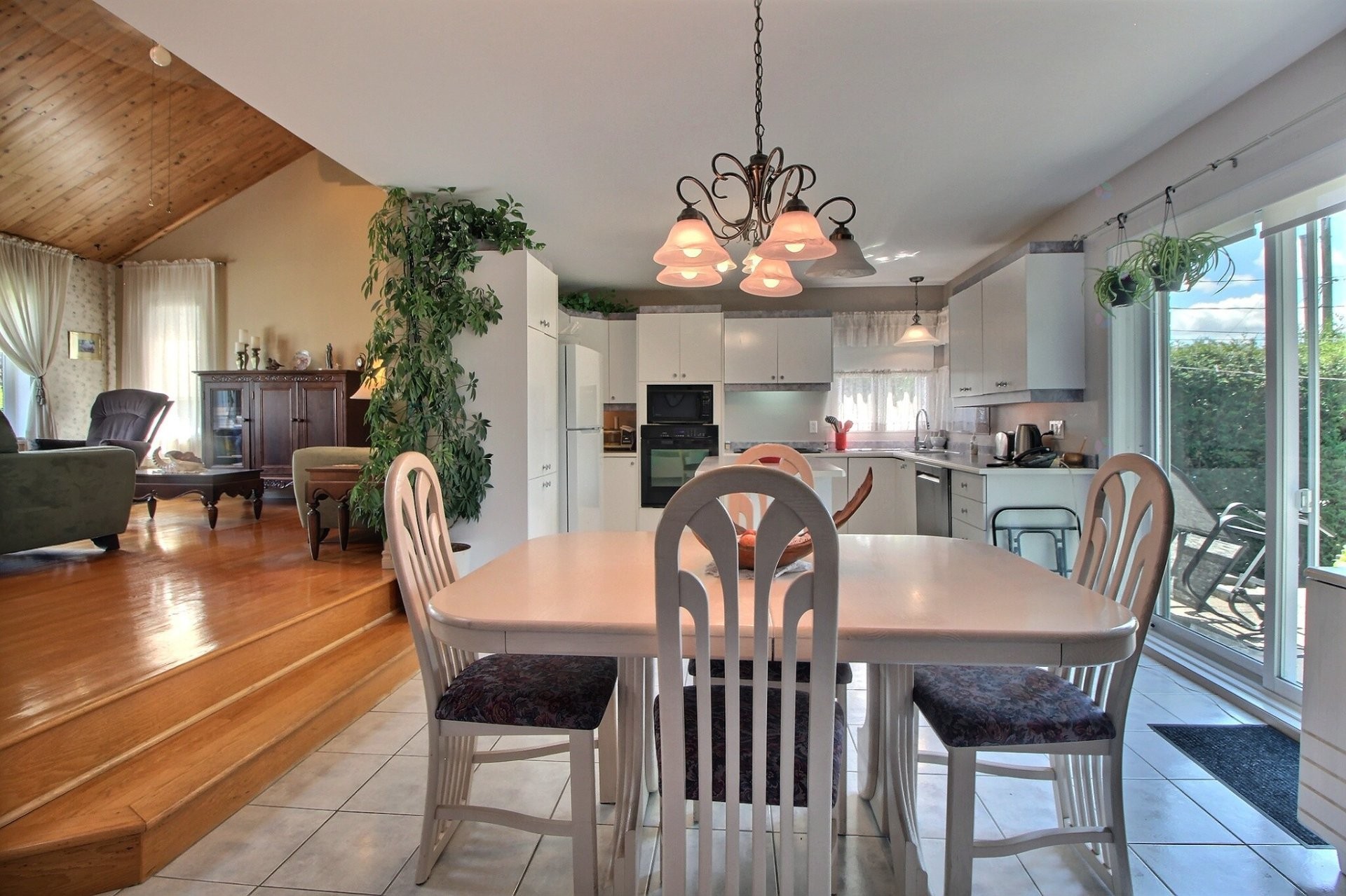 









1960


Av. Albert-Dufresne

,
Shawinigan,




QC
G9P4Y4

