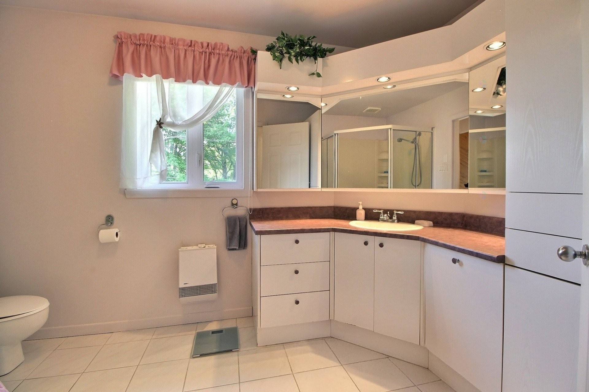 









1960


Av. Albert-Dufresne

,
Shawinigan,




QC
G9P4Y4

