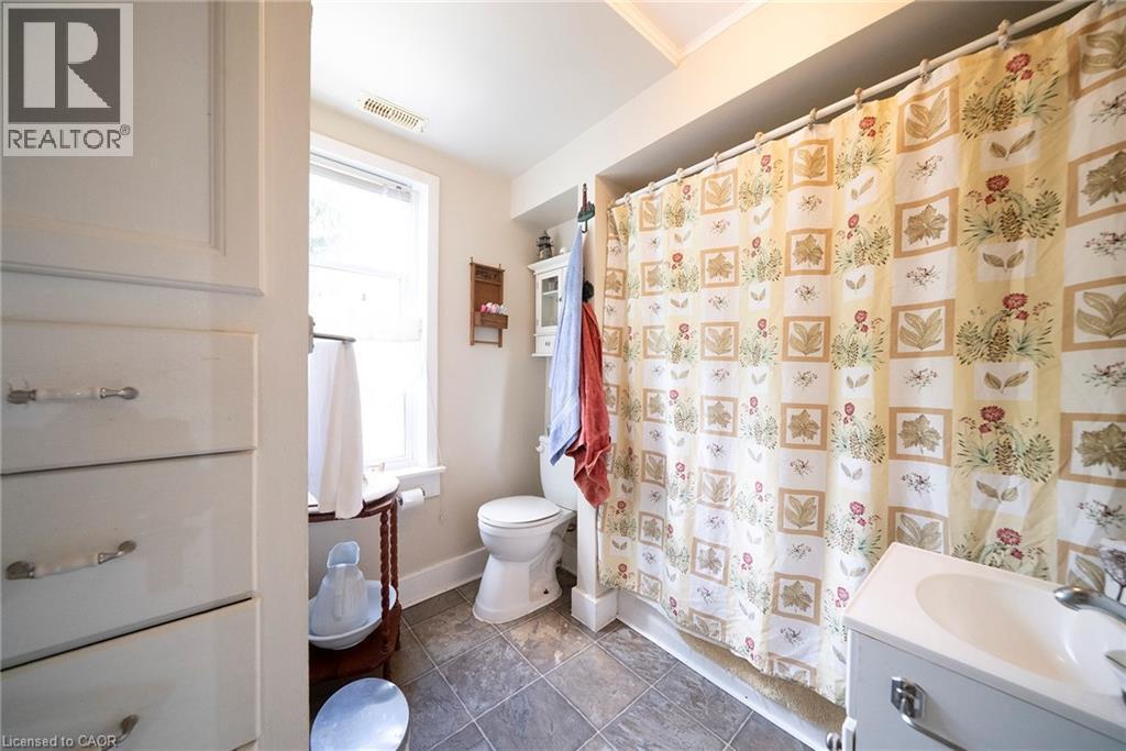 












1045 BAY Street

,
Port Rowan,




Ontario
N0E1M0

