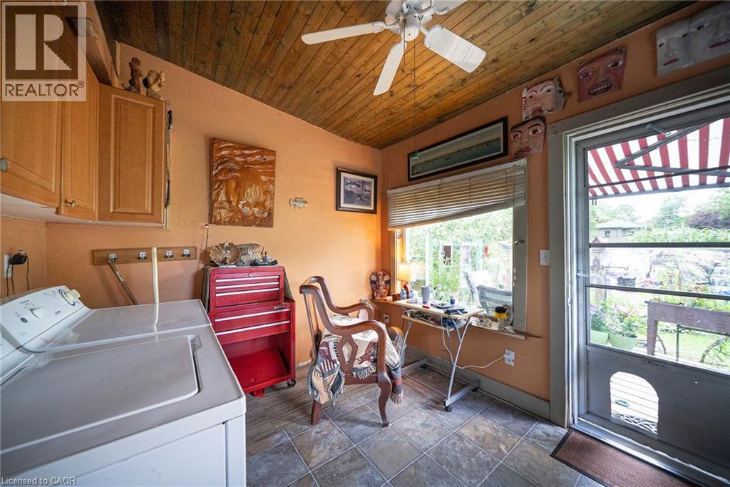 












1045 BAY Street

,
Port Rowan,




Ontario
N0E1M0


