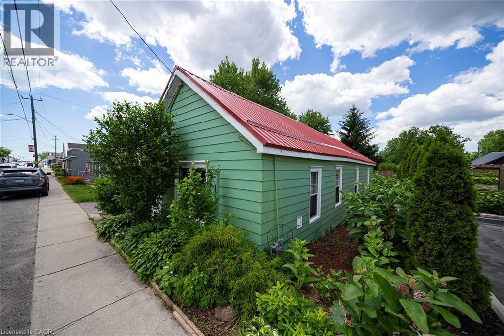 












1045 BAY Street

,
Port Rowan,




Ontario
N0E1M0


