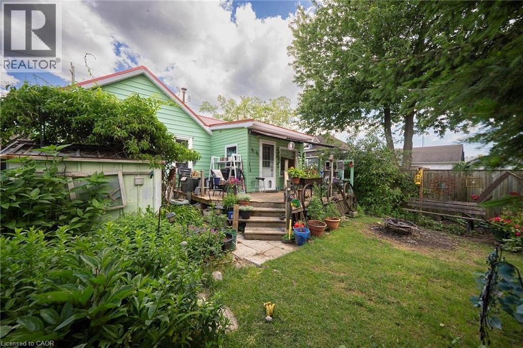 












1045 BAY Street

,
Port Rowan,




Ontario
N0E1M0

