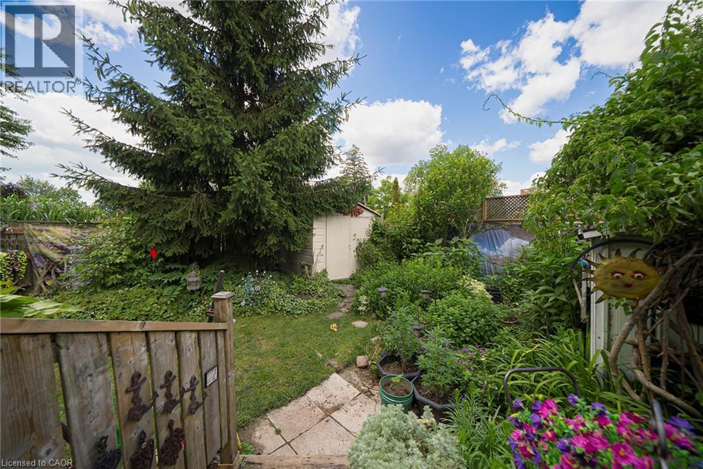 












1045 BAY Street

,
Port Rowan,




Ontario
N0E1M0

