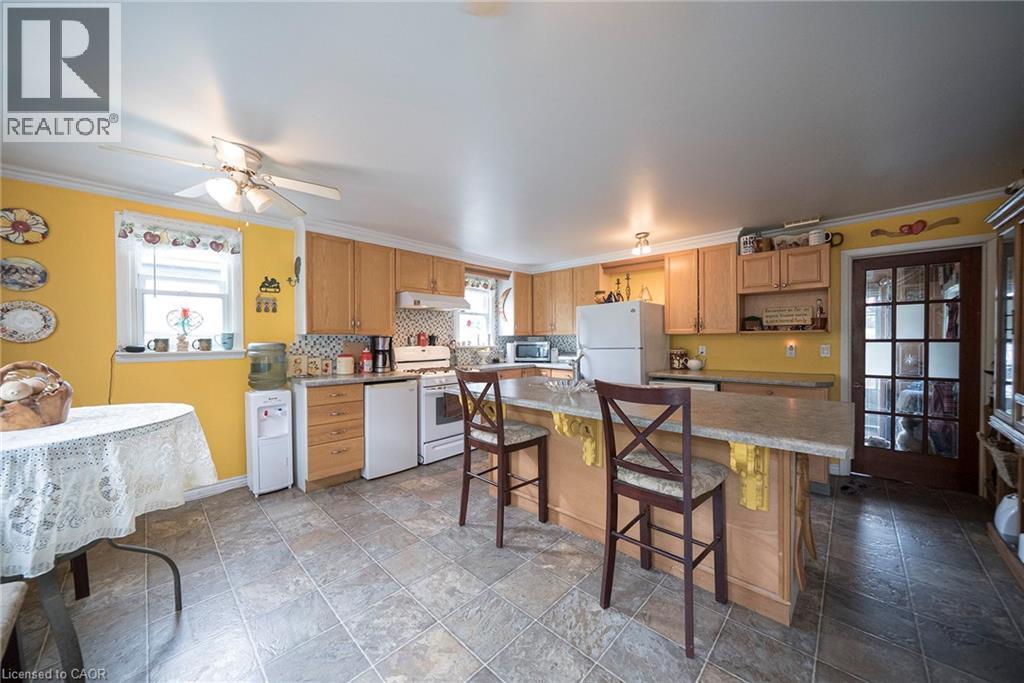 












1045 BAY Street

,
Port Rowan,




Ontario
N0E1M0

