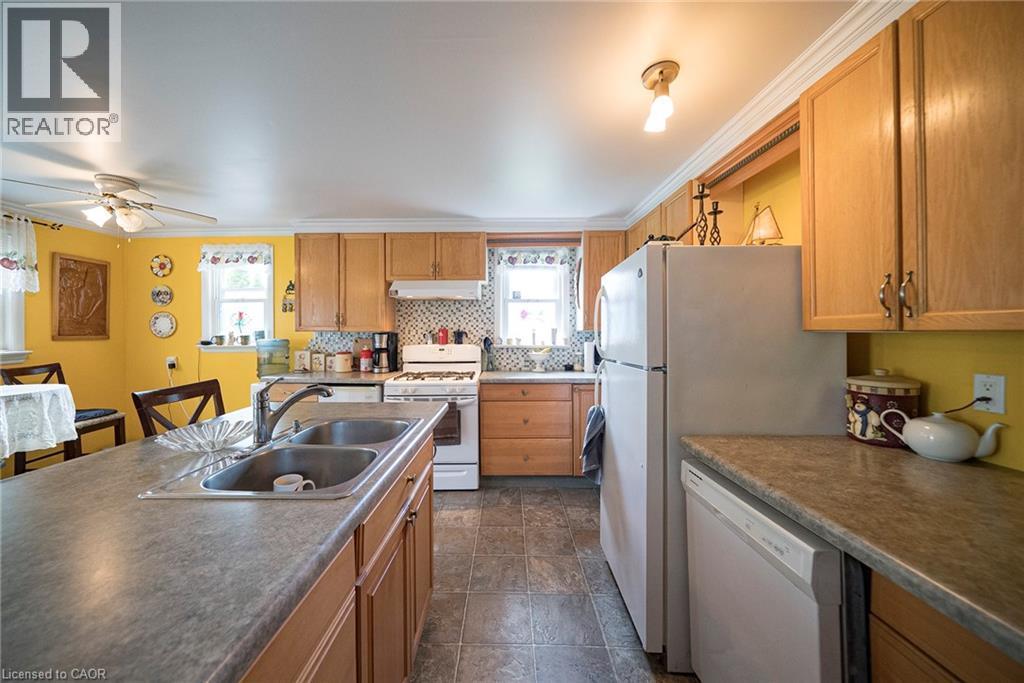 












1045 BAY Street

,
Port Rowan,




Ontario
N0E1M0

