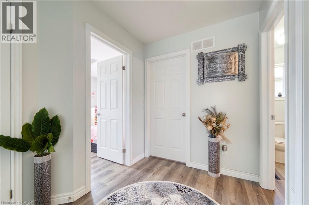 












264 VINCENT Drive

,
Ayr,




Ontario
N0B1E0

