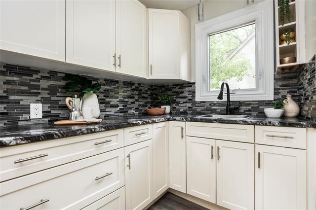 









378


Woodlawn

ST,
Winnipeg,




MB
R3J 2J1

