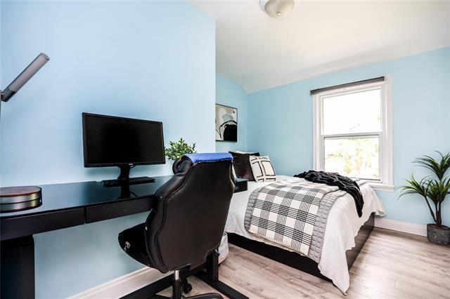 









378


Woodlawn

ST,
Winnipeg,




MB
R3J 2J1

