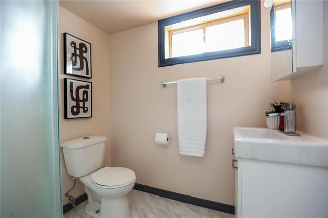 









378


Woodlawn

ST,
Winnipeg,




MB
R3J 2J1

