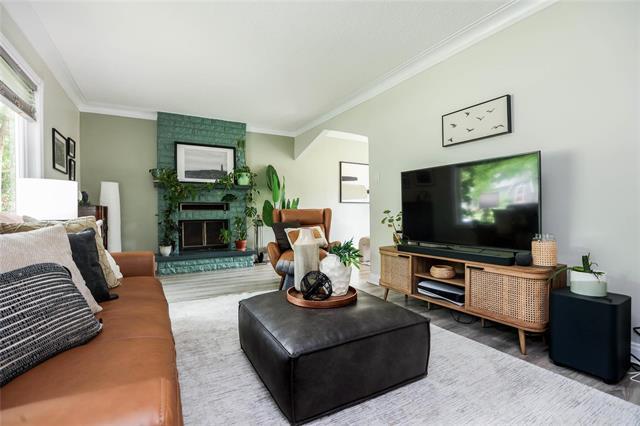 









378


Woodlawn

ST,
Winnipeg,




MB
R3J 2J1

