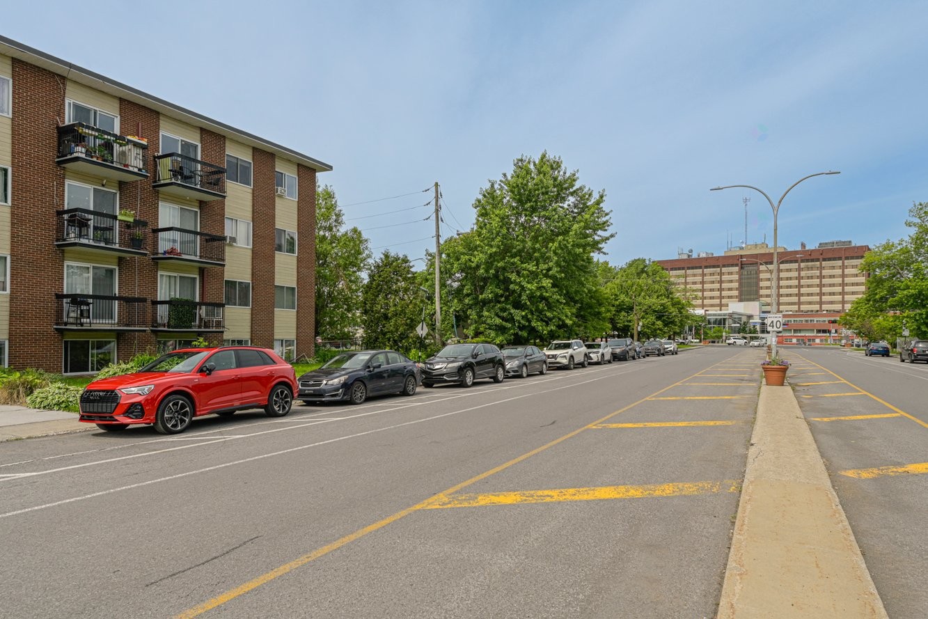 









2640


Boul. Béliveau

, 408,
Longueuil (Le Vieux-Longueuil),




QC
J4M1X9

