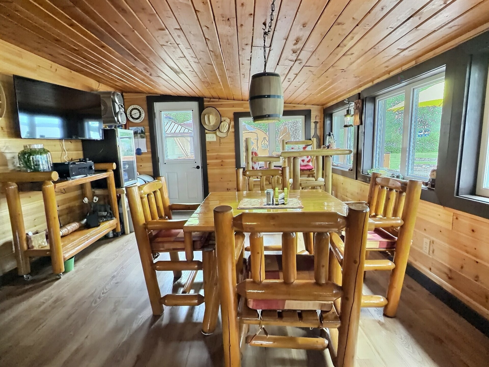 









713


Ch. du Pin-Rouge

,
Laverlochère-Angliers,




QC
J0Z1A0

