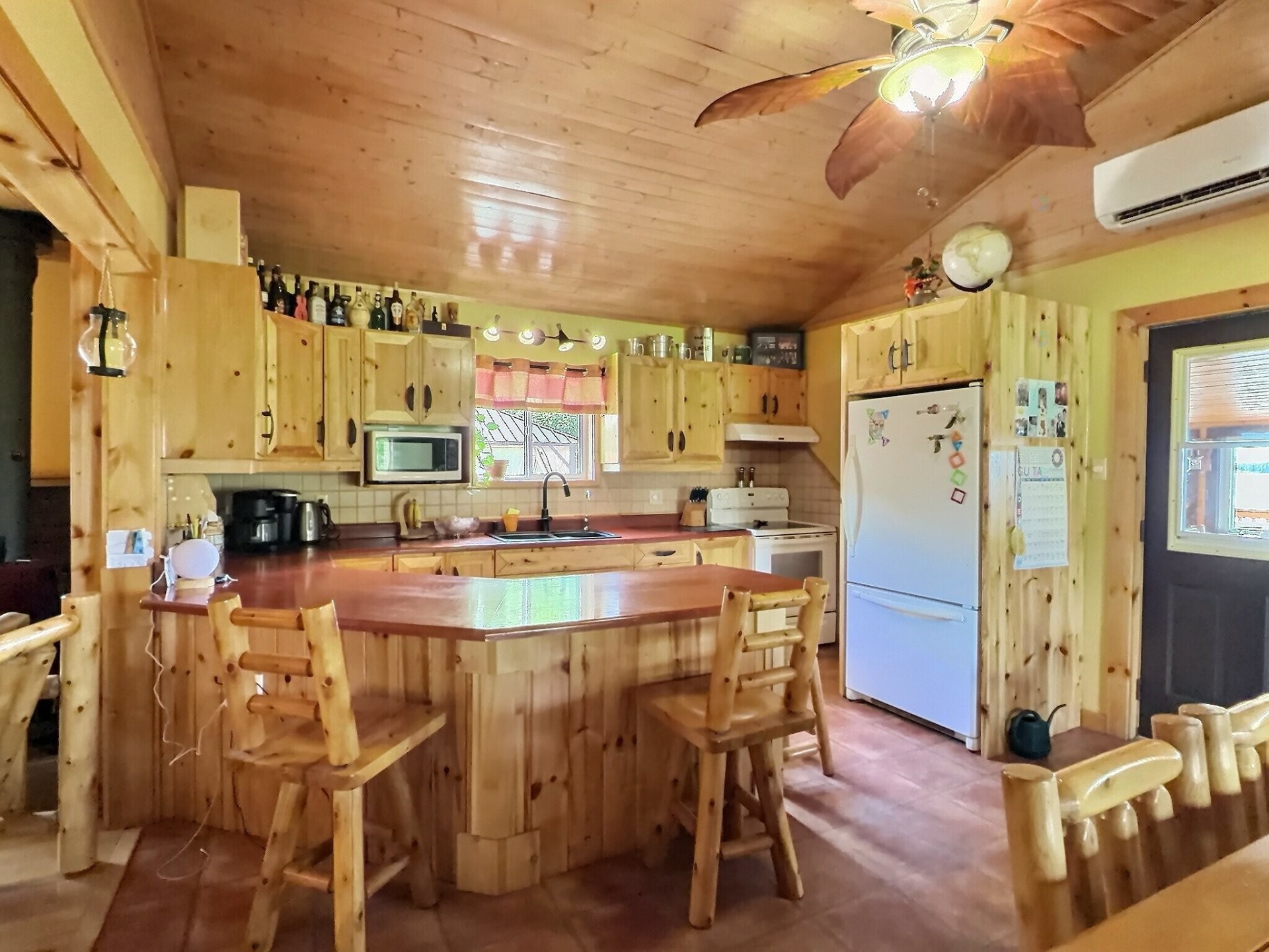 









713


Ch. du Pin-Rouge

,
Laverlochère-Angliers,




QC
J0Z1A0

