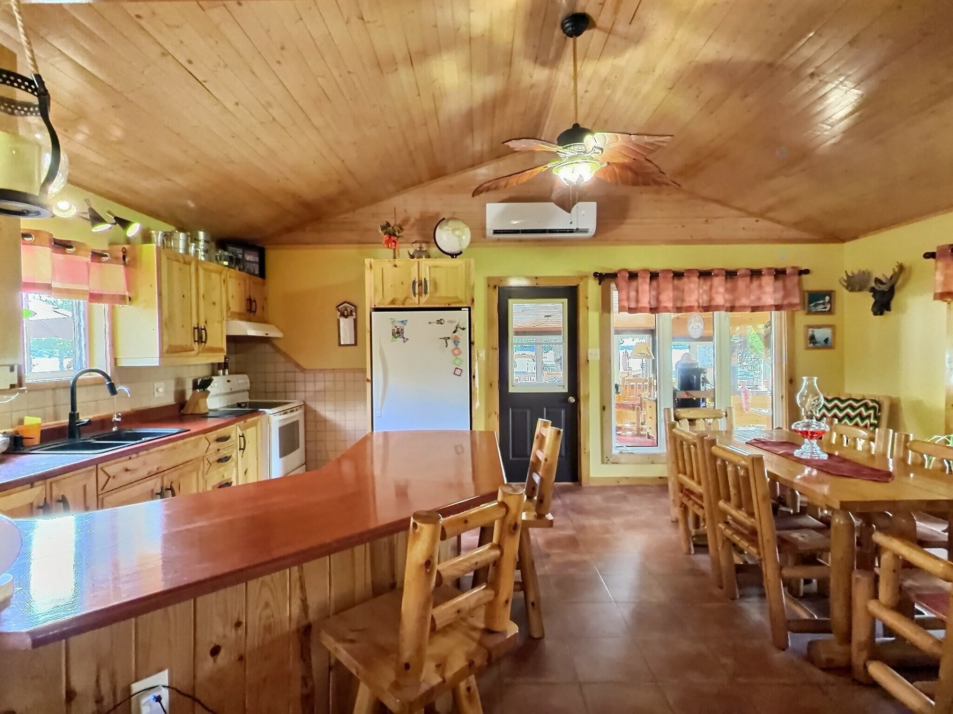 









713


Ch. du Pin-Rouge

,
Laverlochère-Angliers,




QC
J0Z1A0

