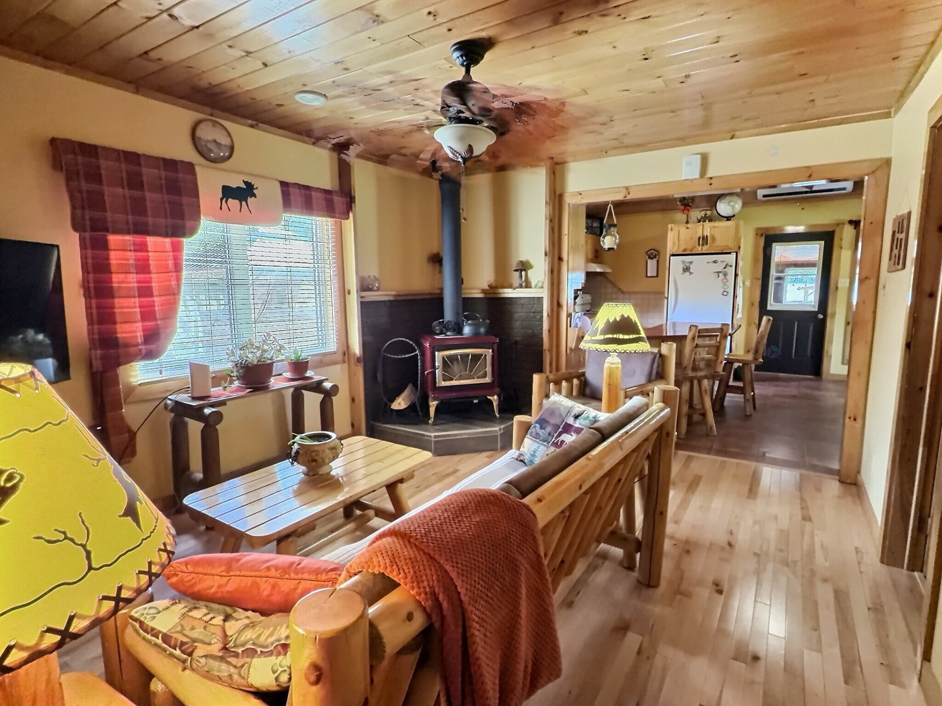 









713


Ch. du Pin-Rouge

,
Laverlochère-Angliers,




QC
J0Z1A0

