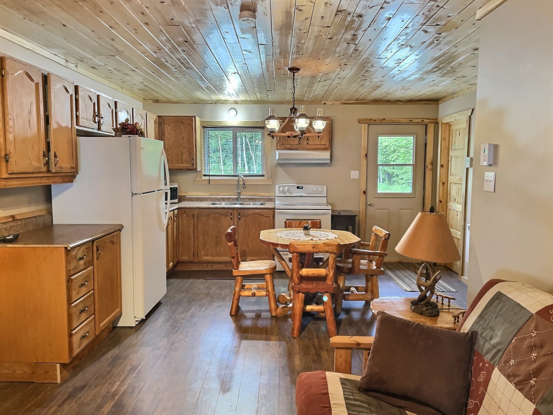 









713


Ch. du Pin-Rouge

,
Laverlochère-Angliers,




QC
J0Z1A0

