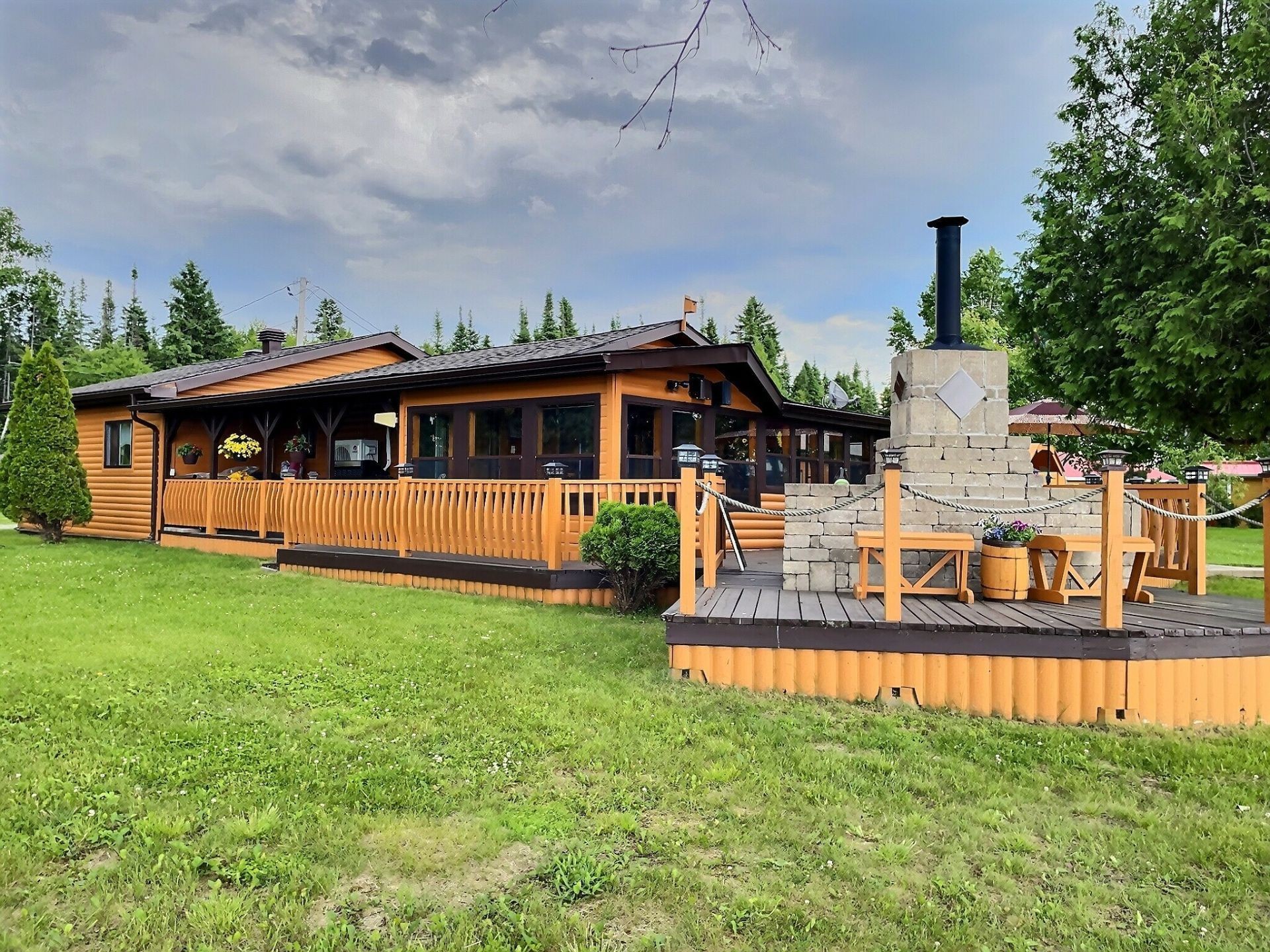 









713


Ch. du Pin-Rouge

,
Laverlochère-Angliers,




QC
J0Z1A0


