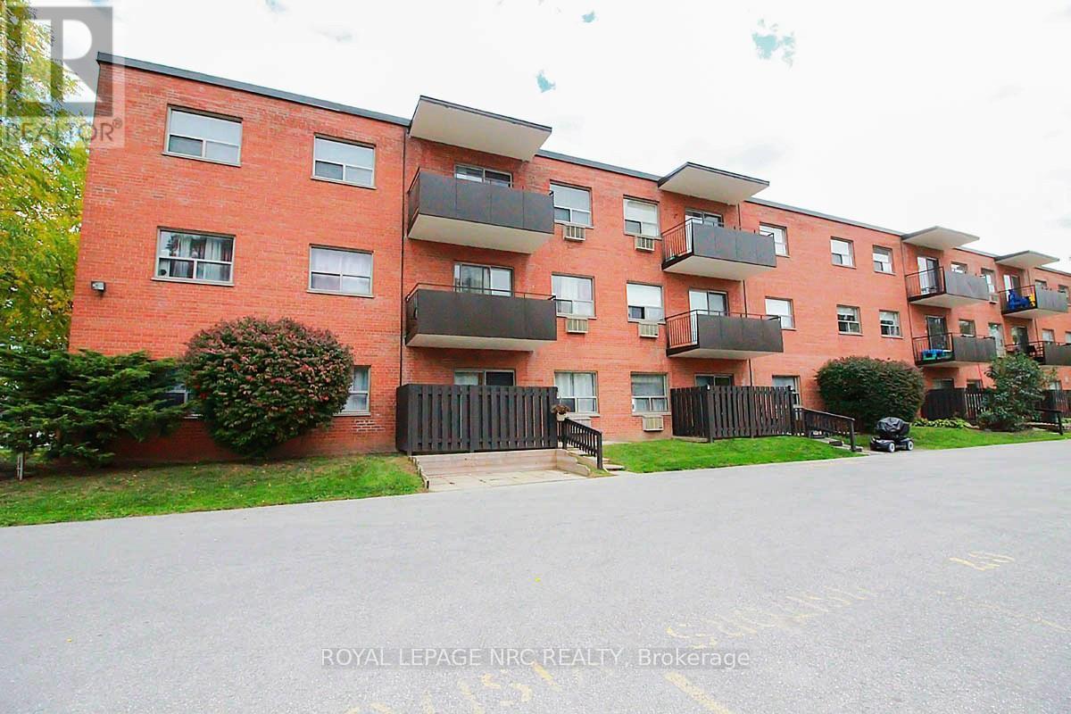 












302 - 485 THOROLD ROAD

,
Welland (Prince Charles),




Ontario
L3C3X1

