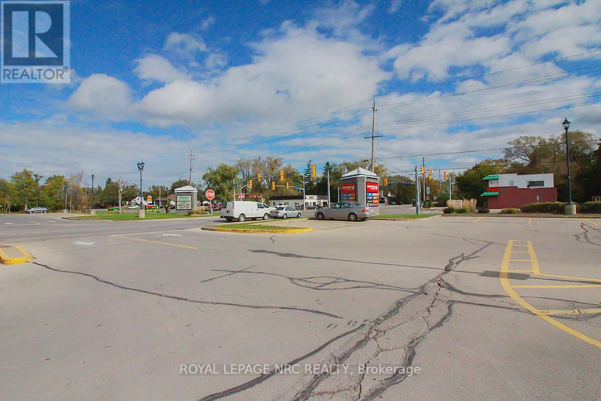 












302 - 485 THOROLD ROAD

,
Welland (Prince Charles),




Ontario
L3C3X1

