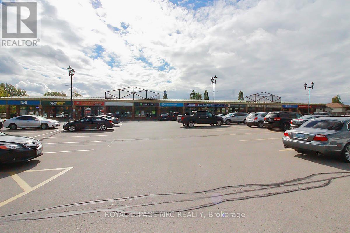 












302 - 485 THOROLD ROAD

,
Welland (Prince Charles),




Ontario
L3C3X1

