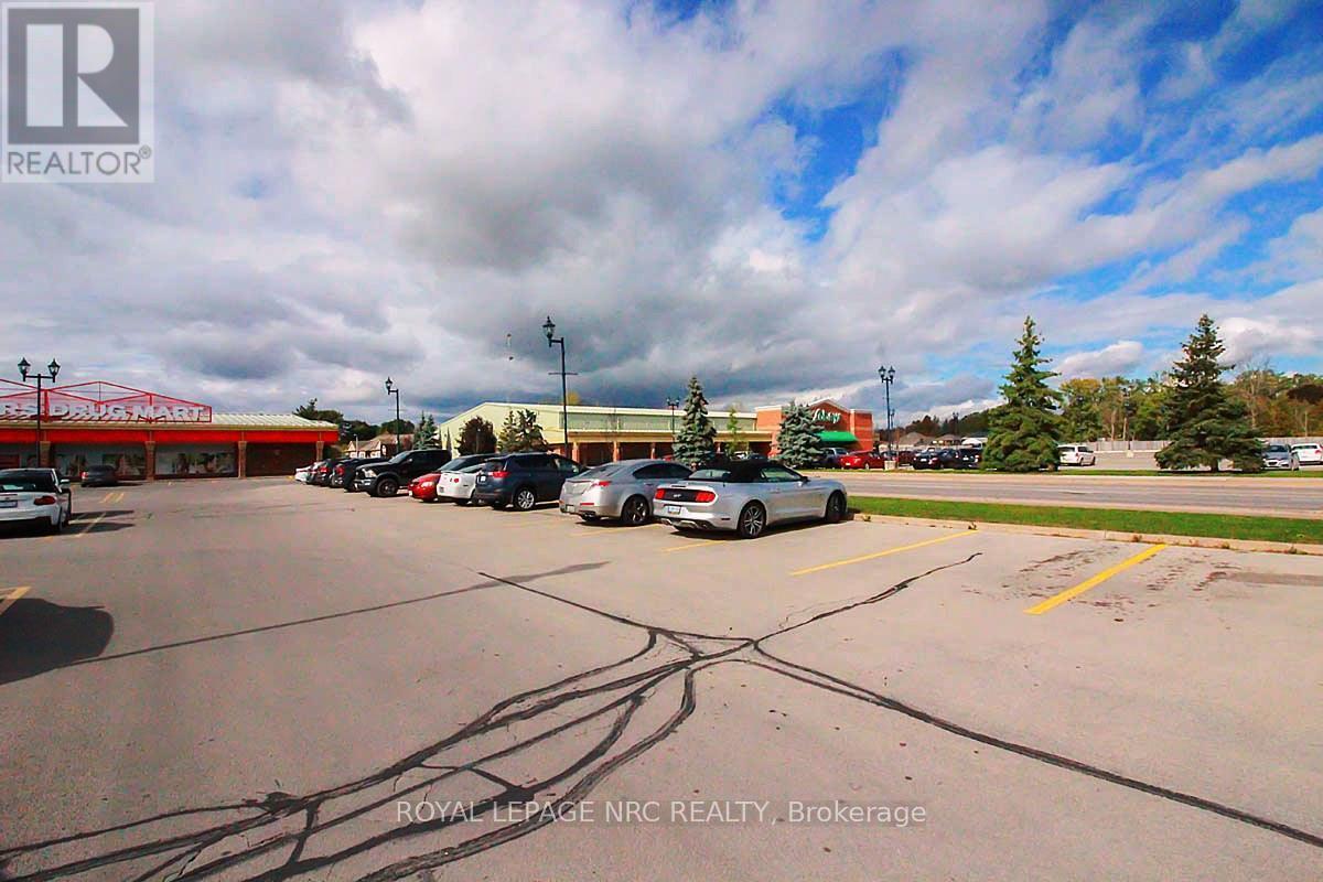 












302 - 485 THOROLD ROAD

,
Welland (Prince Charles),




Ontario
L3C3X1

