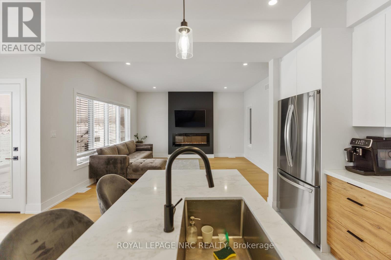 












7386 SPLENDOUR DRIVE

,
Niagara Falls (Brown),




Ontario
L2H3V8

